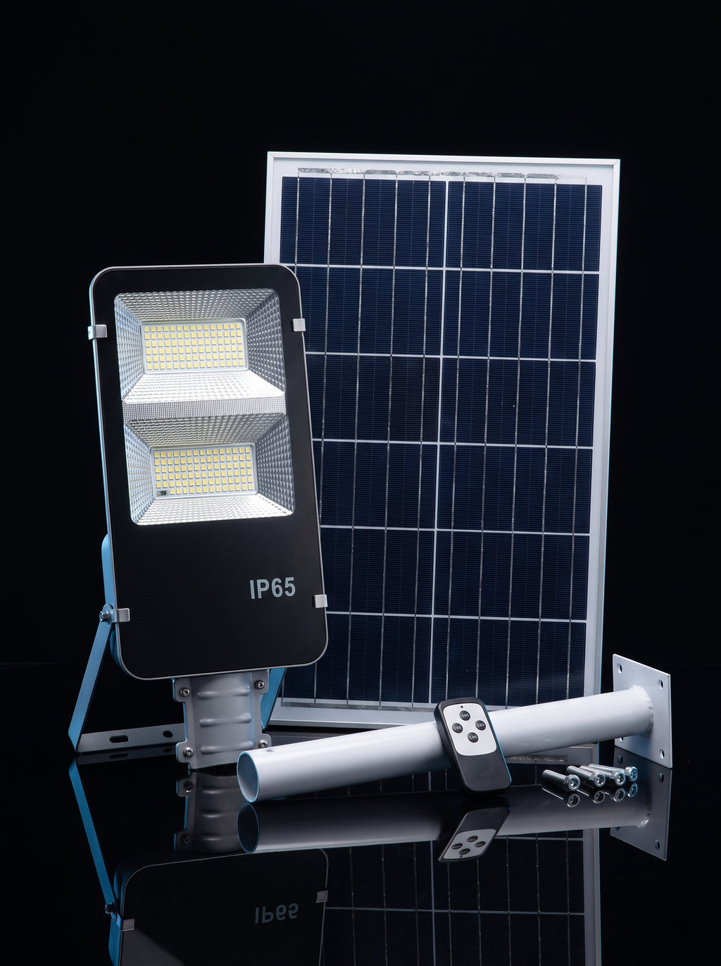 Foco solar LED 200W Nido junto a su panel solar