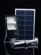 Foco solar LED 200W Nido junto a su panel solar