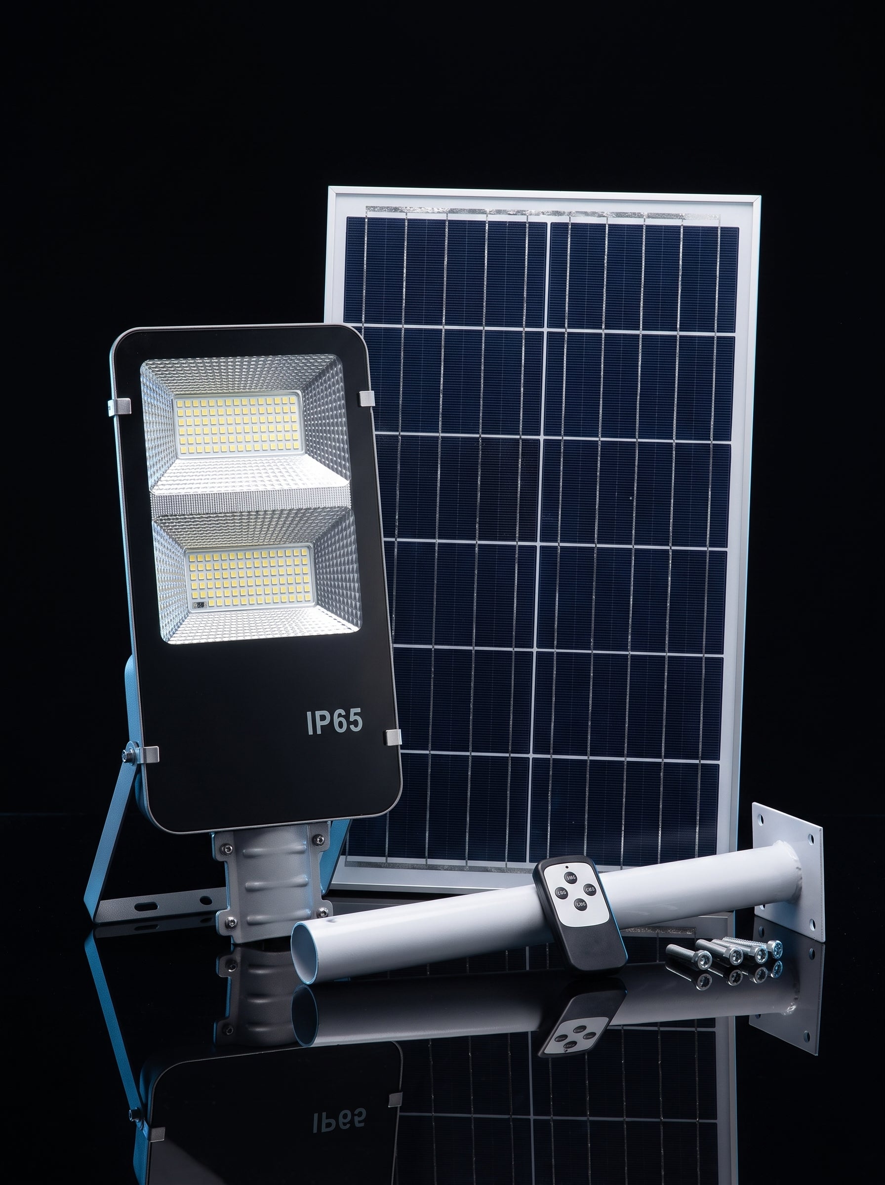 Foco solar LED 200W Nido junto a su panel solar
