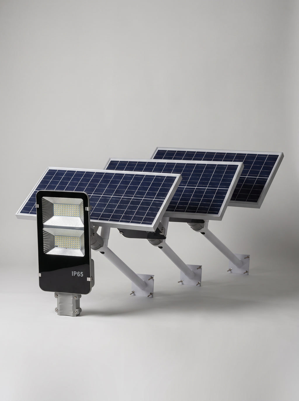 Tres focos solares LED 200W Nido alineados